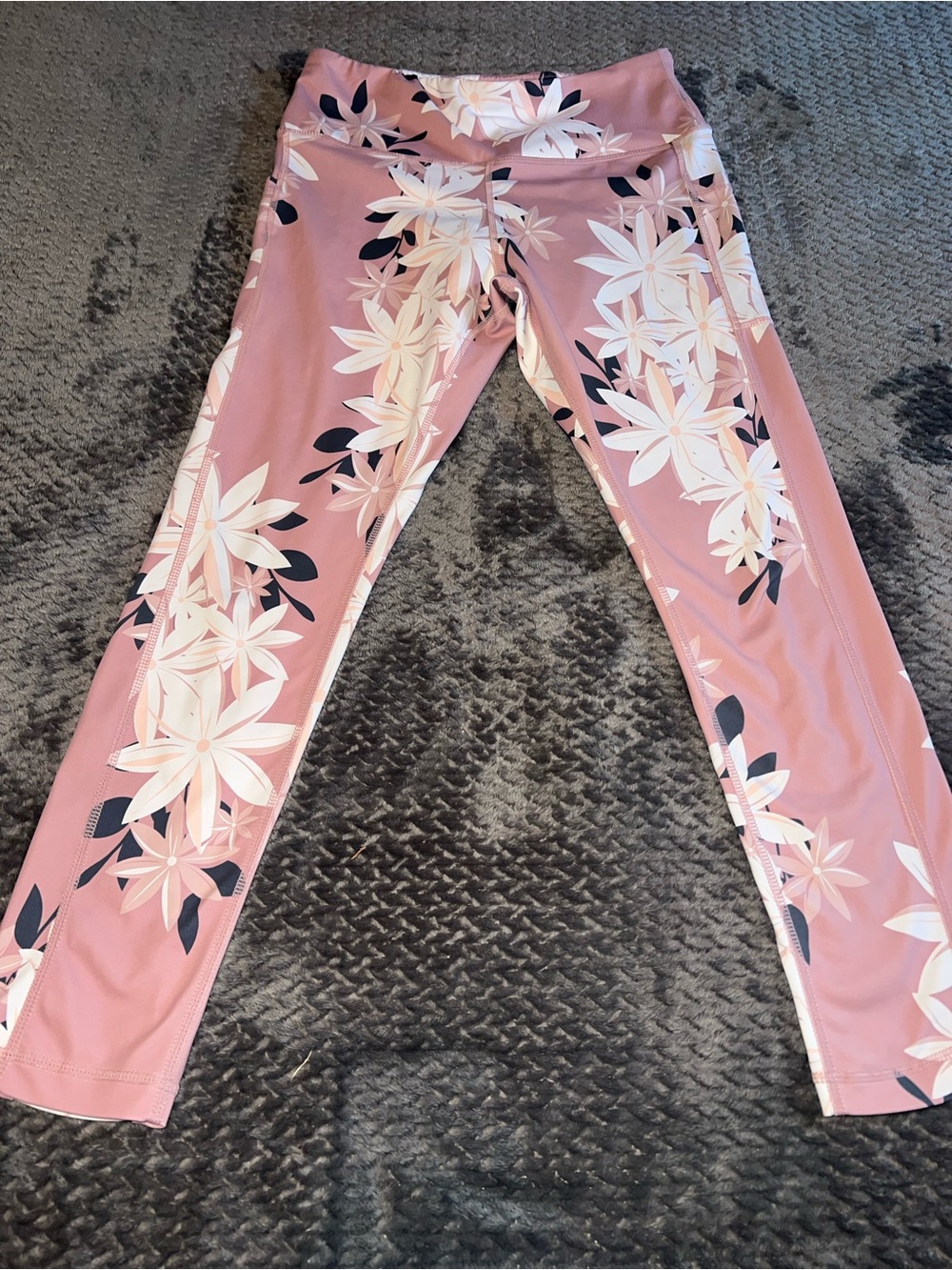 Senita Athletics Dusty Pink Floral Crop Leggings